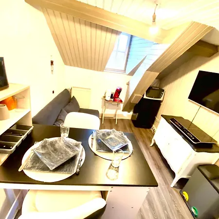 La Pyrénéenne: Spacious Village Retreat With Premium Entertainment Holiday home *